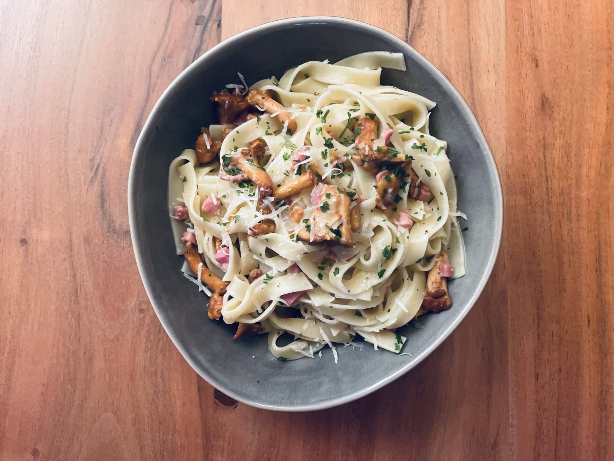 Bandnudeln mit Pfifferlingen und Speck - Das ultimative Soulfood - Der ...